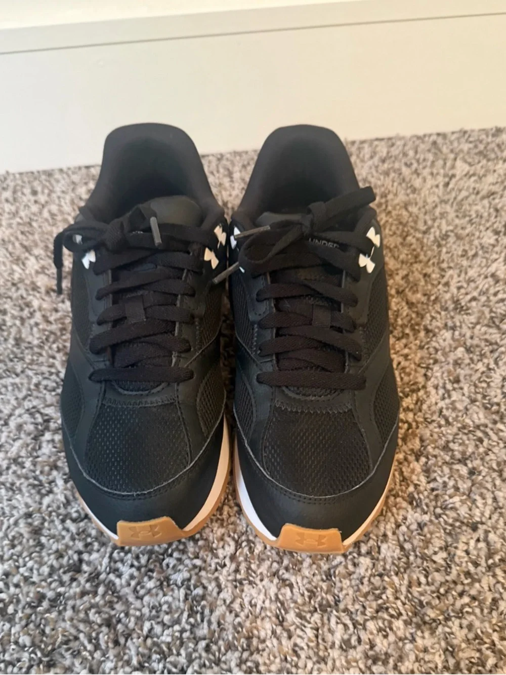 Under Armour Black Woman or man Athletic Trainers with Gum Sole - Picture 2 of 4